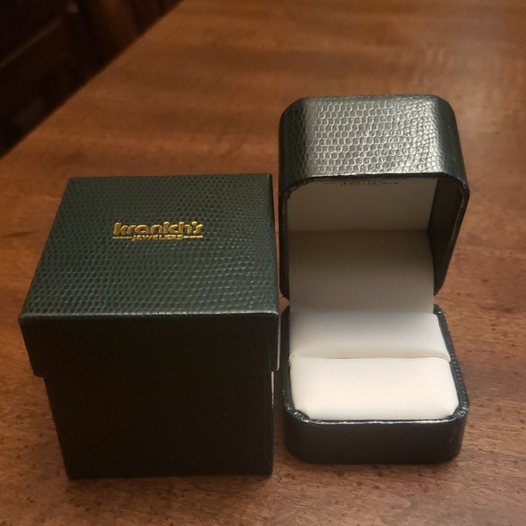KRANICH'S Green Jewelry Ring Box - Picture 1 of 3